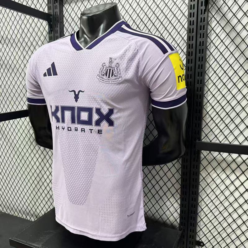 Newcastle United Tercera Versión Jugador 2026/27 (Lila) 6