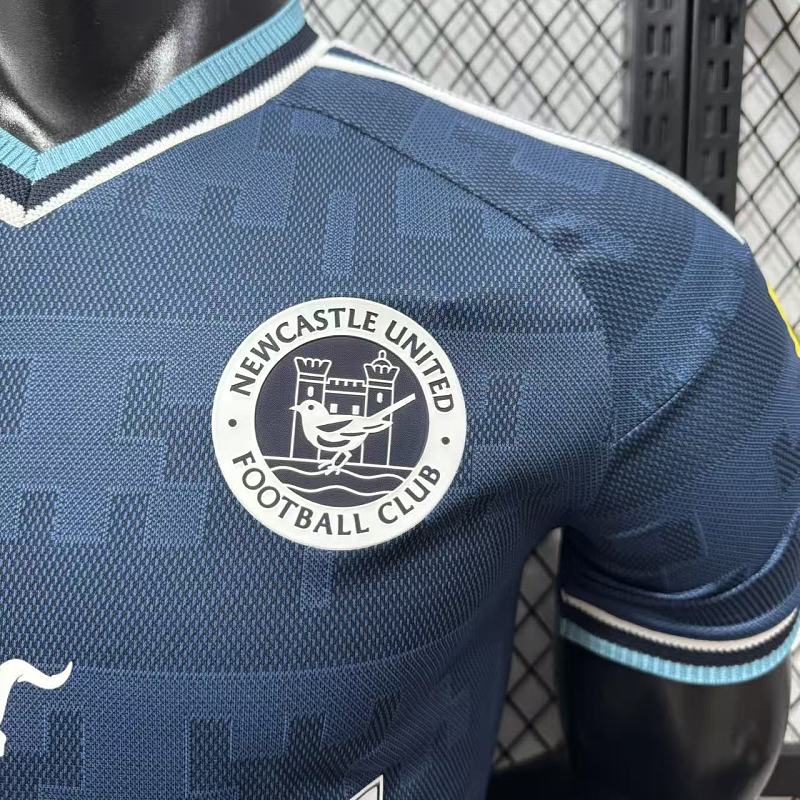 Newcastle United Visitante Versión Jugador 2026/27 (Azul Marino) 8